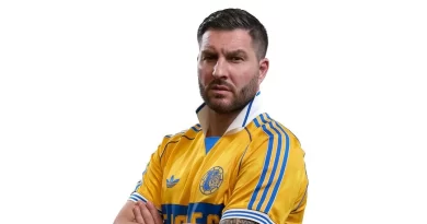 Məşhur futbolçu karyerasını bitirdi – 40 yaşında