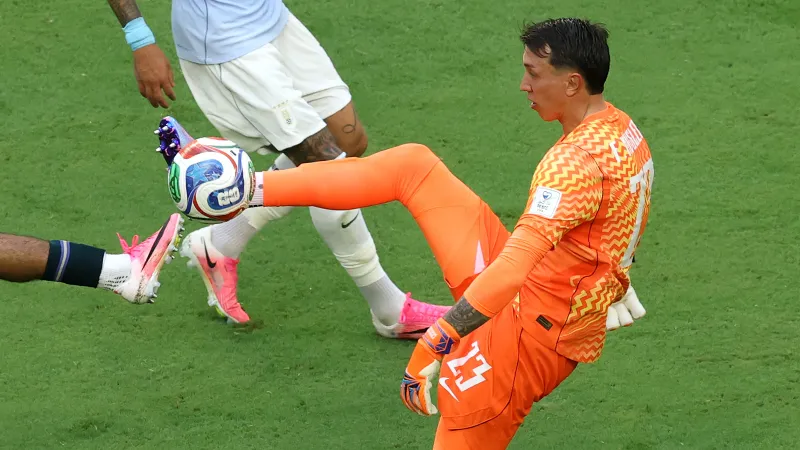 Muslera "Qalatasaray"ın əfsanəsinin rekordunu təkrarladı