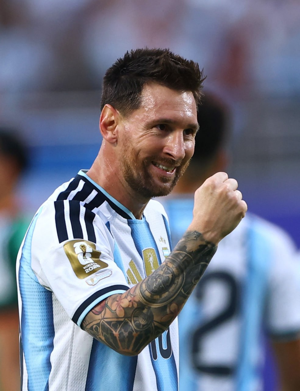 Messi DÇ-2026-da meydana xüsusi emblemlə çıxdı: Səbəb nədir? - FOTO 2 Messi DÇ-2026-da meydana xüsusi emblemlə çıxdı: Səbəb nədir? - FOTO