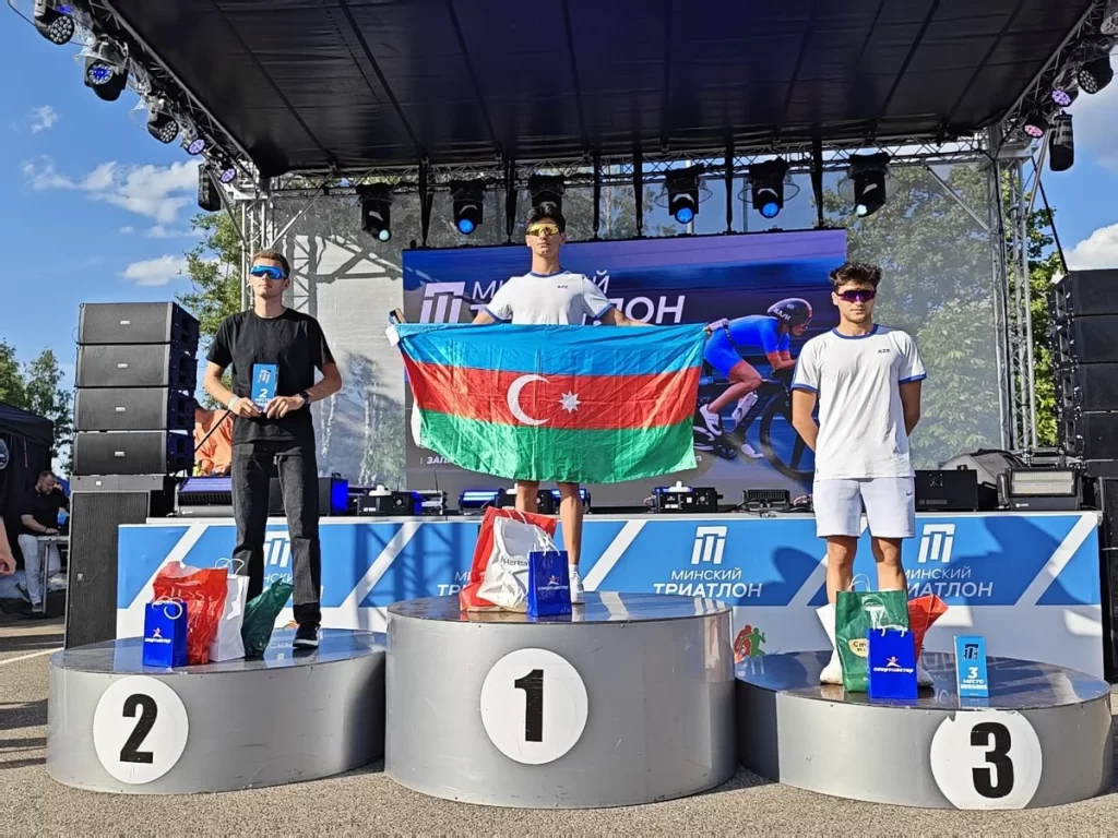 Azərbaycanlı idmançı beynəlxalq triatlon yarışında qızıl medal qazandı
