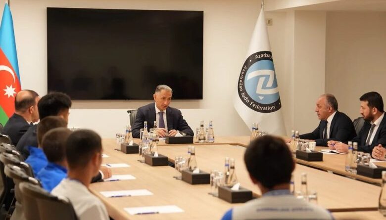 Rəşad Nəbiyev Azərbaycan millisinin üzvləri ilə görüşdü