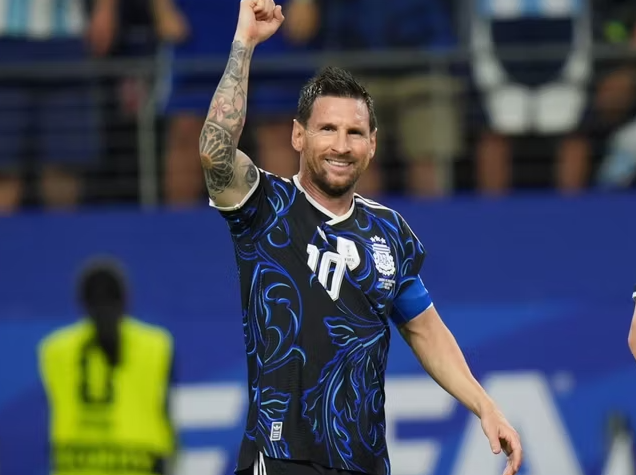 Meydanda məni döyənlər şəkil çəkdirmək üçün növbəyə durdular – Messi