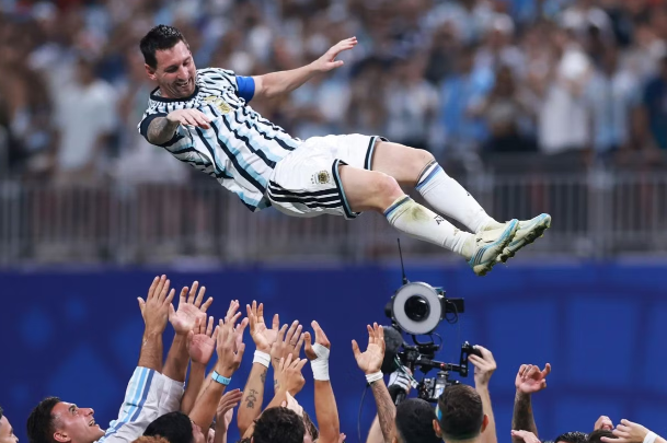Argentinalılar o oyundan sonra Messini niyə atıb-tutublar?