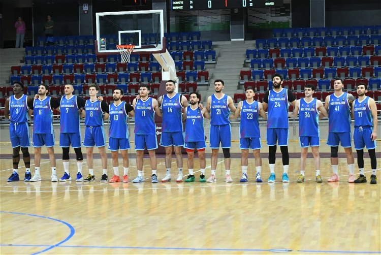 Azərbaycan millisi Lüksemburqa 12 oyunçu ilə yollandı