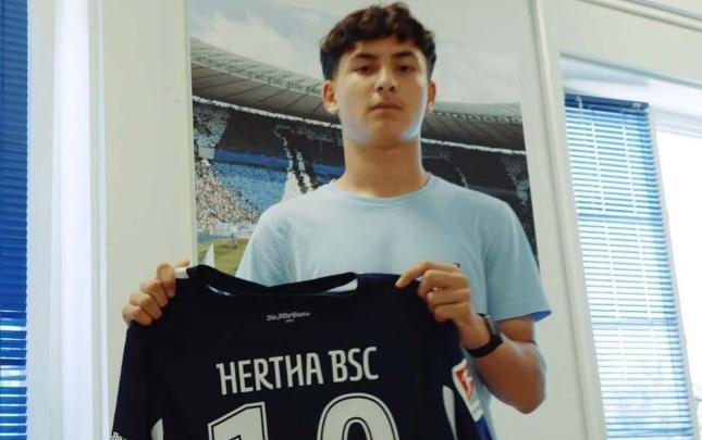 Azərbaycanlı futbolçu “Herta” ilə müqavilə bağladı