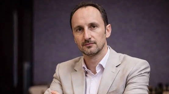Sabiq dünya çempionundan Kraminkə tövsiyə: Özünü psixiatra göstər